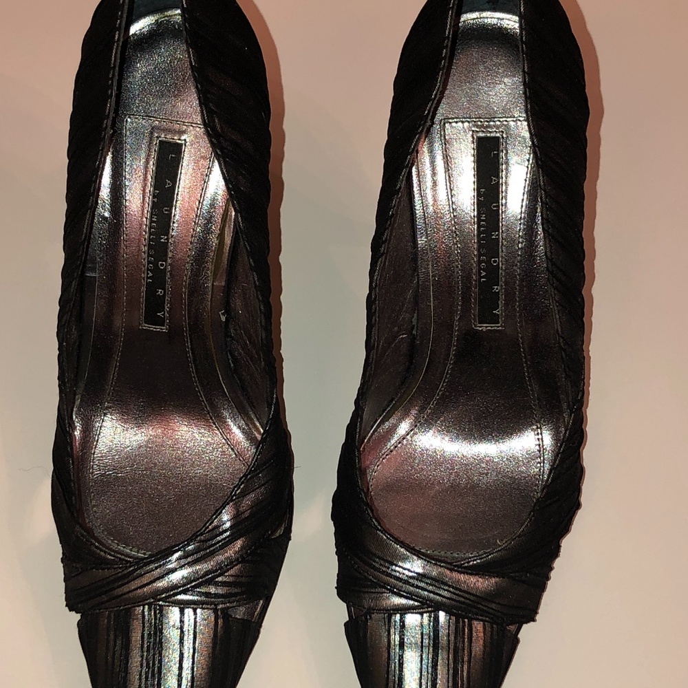 LAUNDRY by Shelli Segal Heels